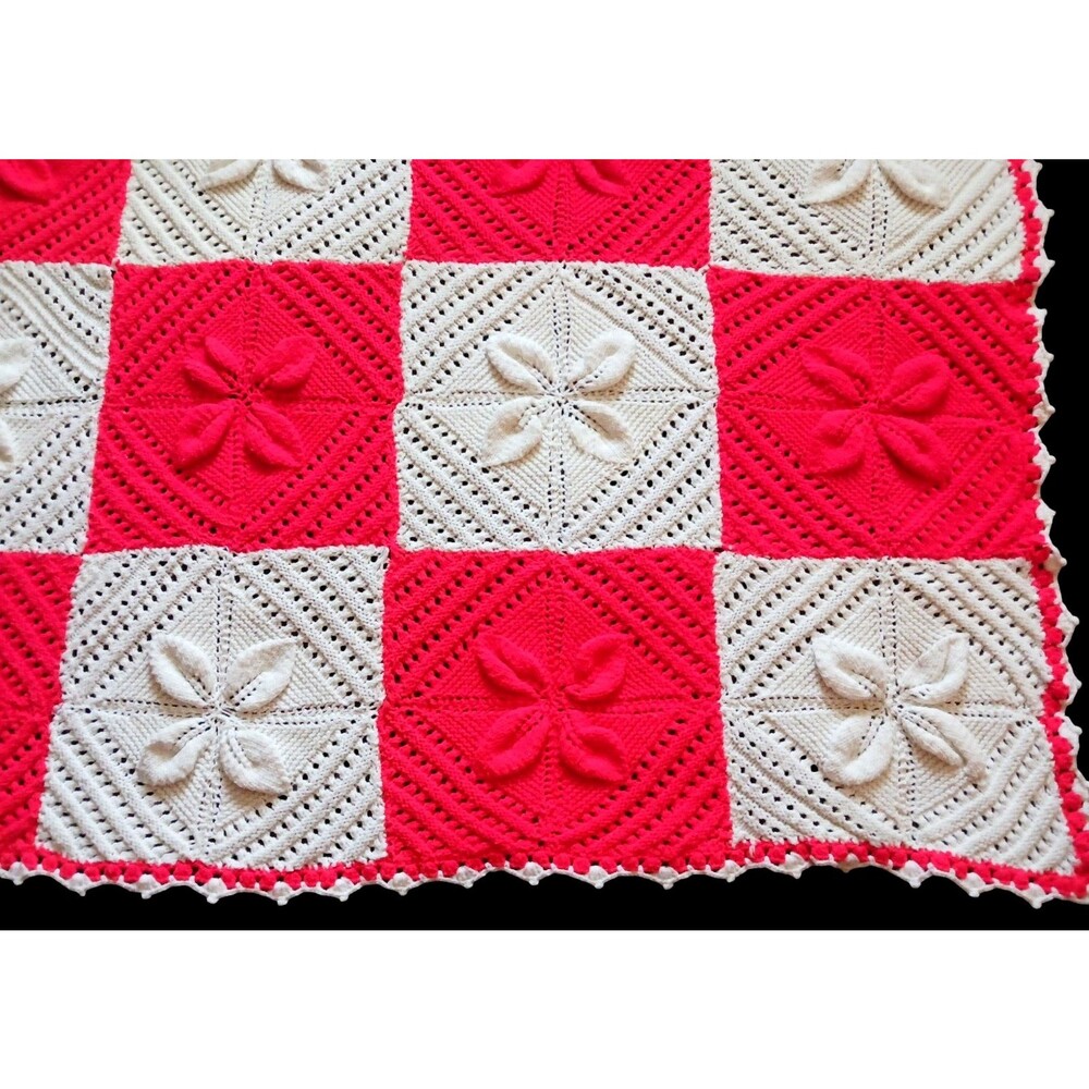 VTG Red & White Hand Crochet Granny Square Christmas Afghan Throw Blanket - Picture 5 of 6